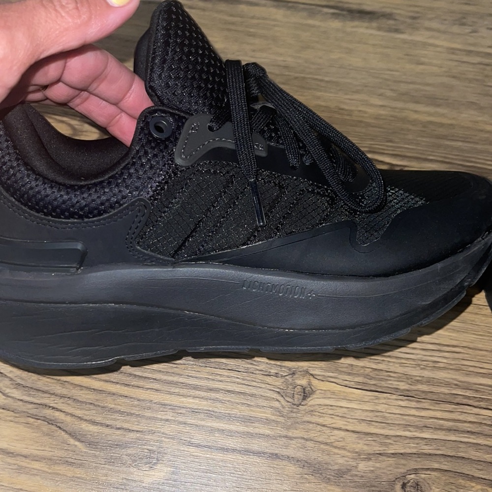 Women’s Adidas ZNchill Lightmotion size 7